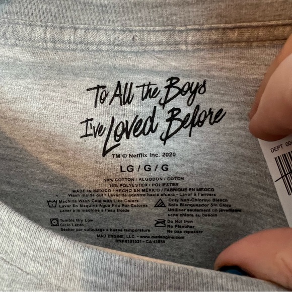 To All the Boys I've Loved Before Icons Women's T-Shirt, size Large NWT - Picture 2 of 6